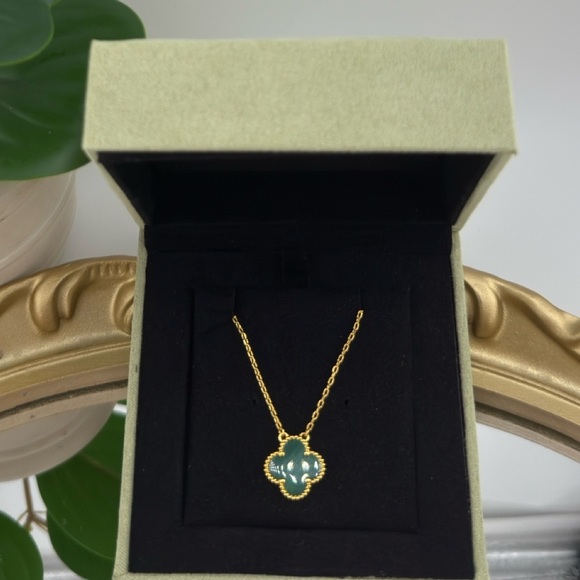 18k gold plated Elegant Lucky Alhambra Clover Necklace with LOGO - Picture 1 of 10